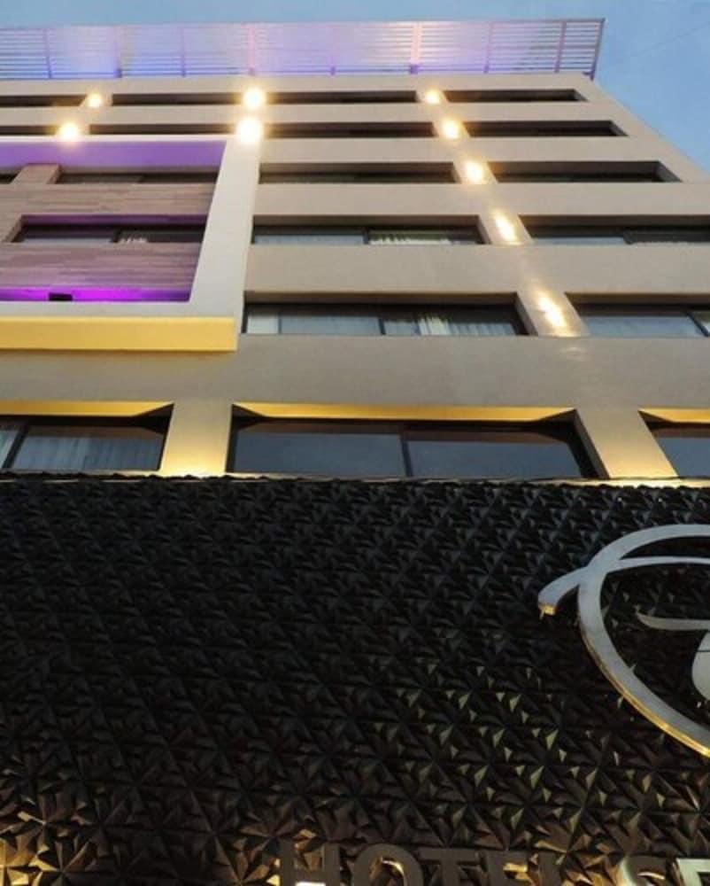 Hotel Senorial Platino レオン エクステリア 写真